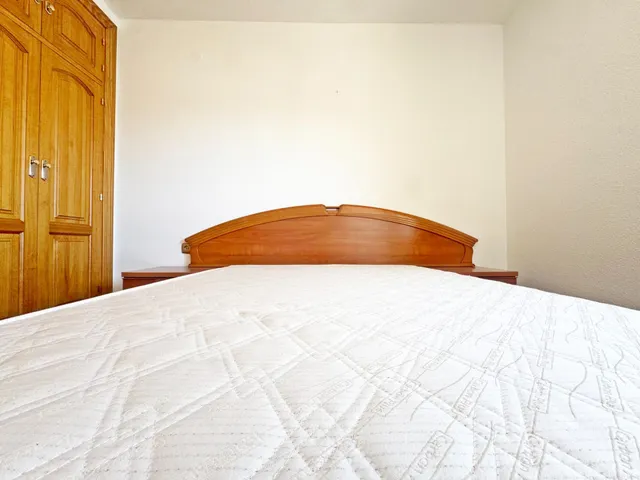 Amplio piso en esquina todo exterior con terraza y vistas al mar junto a Vialia y Avenida de Andalucía. — 17