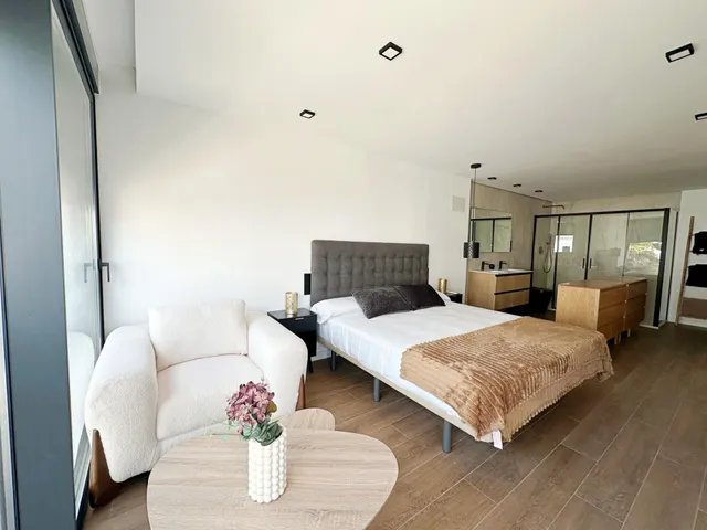 Espectacular vivienda de diseño con piscina privada — 16