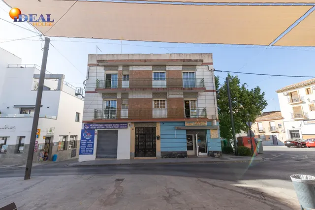 Edificio con gran potencial de inversión en La Zubia — 3