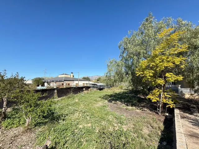Encantador Chalet en Crevillente con Amplio Terreno y Piscina Propia — 25