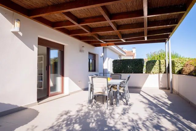 Exclusiva casa de lujo con piscina privada en un entorno tranquilo y selecto — 14