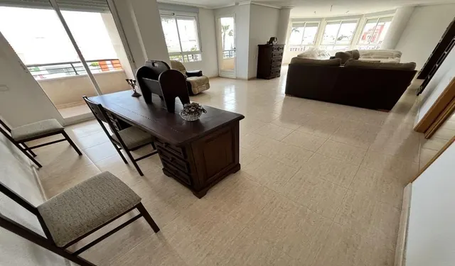 ALTO STANDING - Se vende precioso y GRAN PISO 2º ESQUINA 213 metros — 2