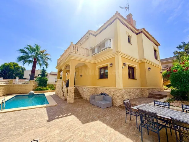Villa 3 habitaciones 191m² en venta - La Regia