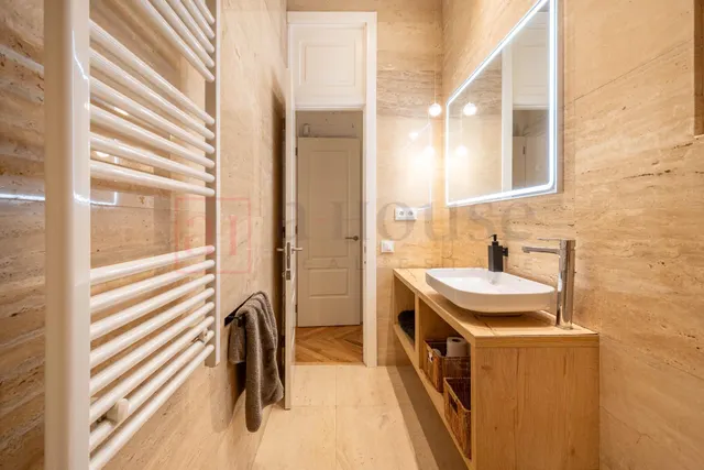 Piso reformado, listo para entrar a vivir con balcones y todo exterior en la nova esquerra de l' eixample — 27