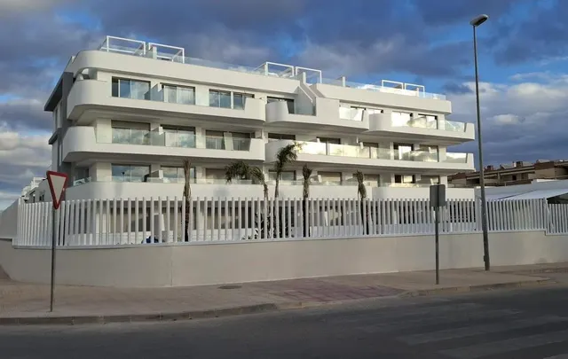 Planta baja 2 habitaciones 77m² en venta - Lomas de Cabo Roi