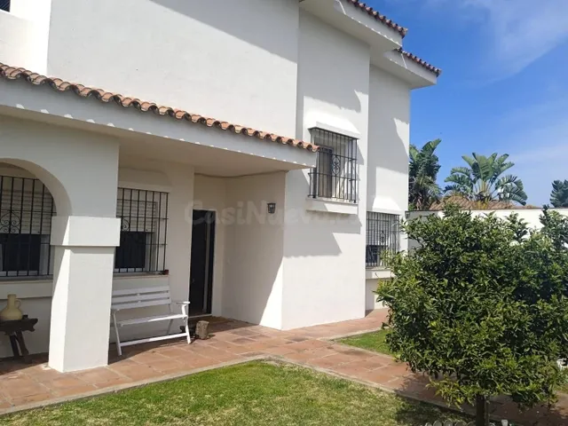 Chalet de Lujo en Valdelagrana - foto 4