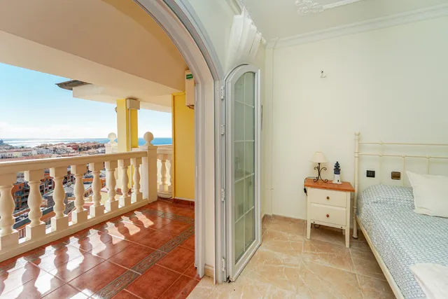 Elegante villa de 4 dormitorios en Arguineguín | Vistas panorámicas al mar, gran parcela y un potencial excepcional! — 29
