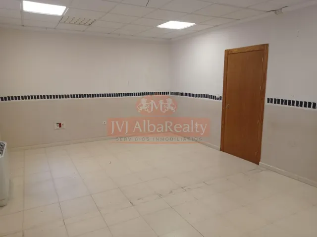 ESPECTACULAR LOCAL EN VENTA O ALQUILER EN ZONA INDUSTRIA — 26
