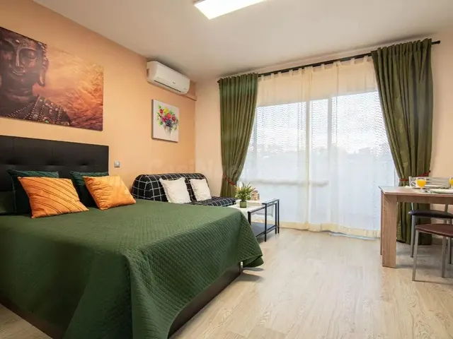 OPORTUNIDAD EN BENALBEACH — 4