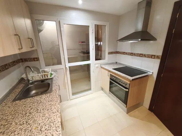 Luminoso piso de 2 dormitorios con amplia terraza y 2 garajes en Los Pacos, Fuengirola — 8