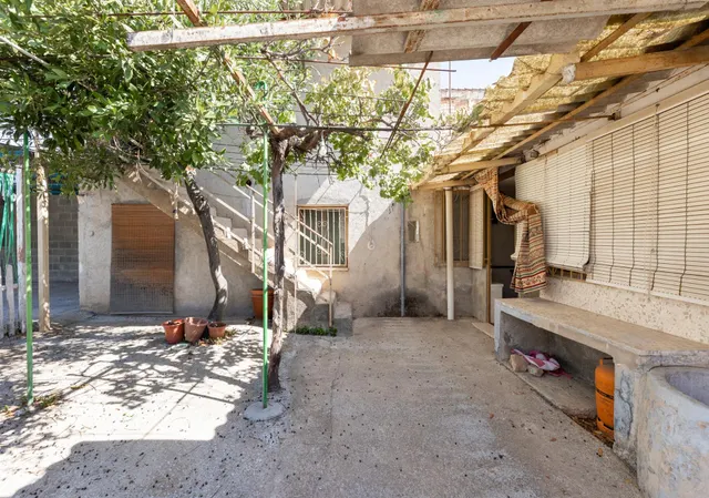 ¡CASA EN UNA SOLA PLANTA, CREA TU VIVIENDA IDEAL EN ALBOLOTE! Casa en una sola planta con patio, garaje y un gran potencial. — 23