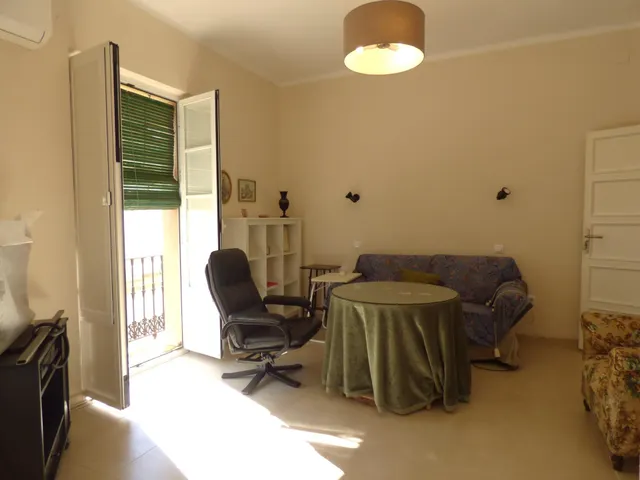 Amplia vivienda con ascensor y trastero en el mismo edificio - foto 2