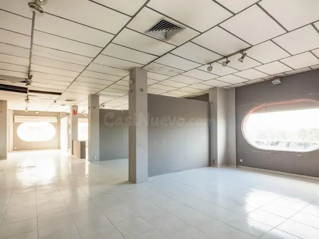 LOCAL COMERCIAL EN AV. PRINICPAL DE MELIANA. MUY BUENA VISIB - foto 5