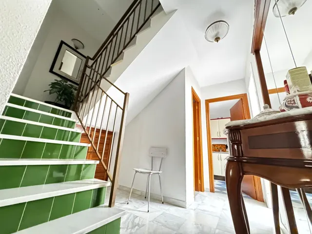 Excepcional Casa con Porche y Patio en Zona Alameda! - foto 5