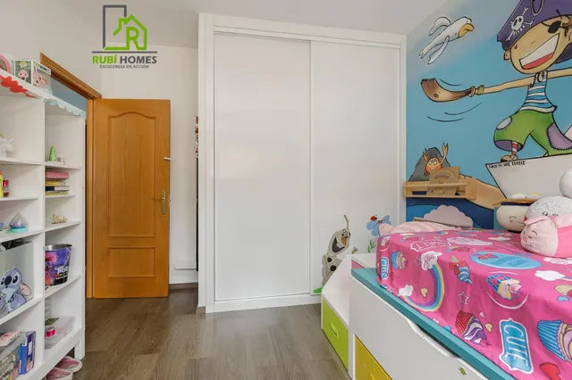 ¡Tu nuevo hogar te espera en Churriana de la Vega! Casa adosada con patio, garaje y futura parada de metro a pocos pasos. — 12