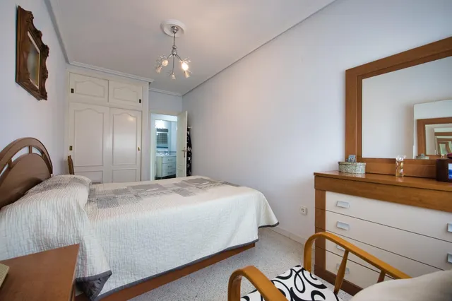 Amplia y Luminosa Vivienda en esquina de 3 dorm. baño y aseo con Garaje Cerrado en el Corazón de la Ciudad — 18