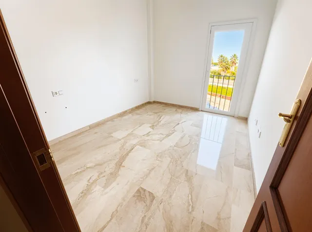 Casa adosada en venta en Utrera – 4 dormitorios, sótano y amplio espacio familiar — 12