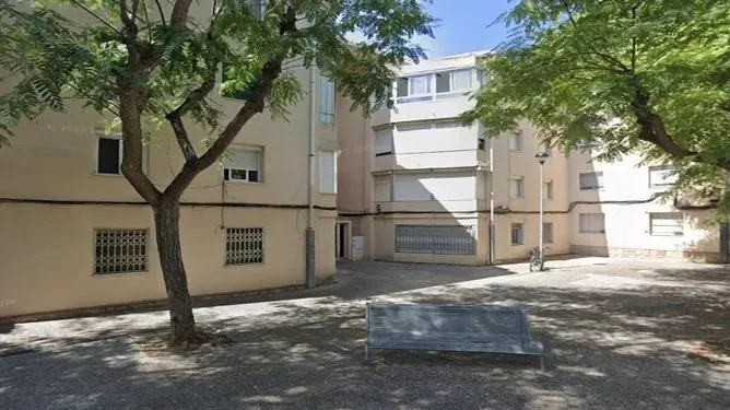 Piso alquilado de tres habitaciones.
