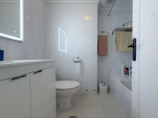 Acequion! Fantastico apartamento con amplia terraza y vistas laterales al mar + Gigantesca piscina comunitaria + Licencia turística (300 mts playa) — 13