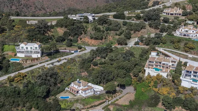 Terreno de 2300 m2 en Benahavís con vistas al mar — 5