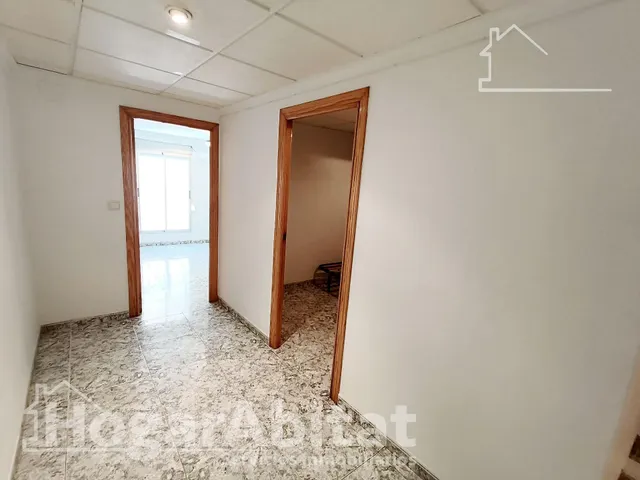¡PERFECTO PARA INVERTIR! CASA LUMINOSA Y ESQUINERA, CON LOCAL COMERCIAL — 48