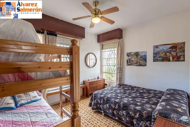 Gran casa con parcela y piscina en Cájar — 18