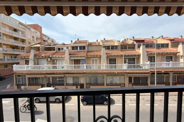 Estupendo apartamento con amplia terraza y piscina comunitaria, idoneo como vacacional, rodeado de todos los servicios — 15