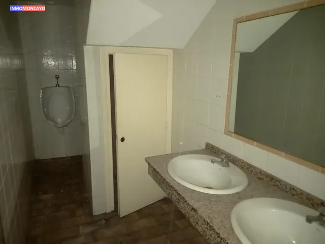 Se vende céntrico hostal-mesón — 8
