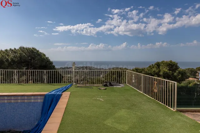 Casa con piscina, pista de tenis y vistas al mar en la urban - foto 2