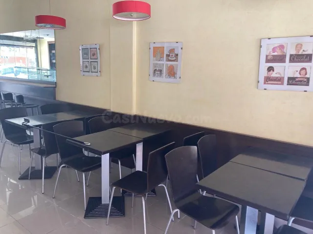 Local montado como cafeteria en buena zona. — 2