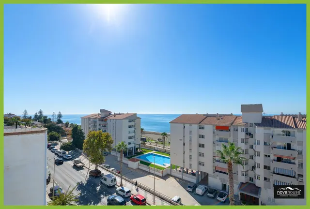PRECIOSO ÁTICO CON VISTAS ESPECTACULARES AL MAR — 24