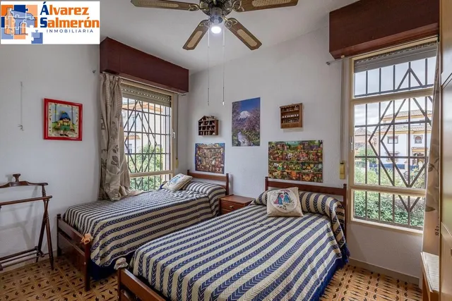 Gran casa con parcela y piscina en Cájar — 21