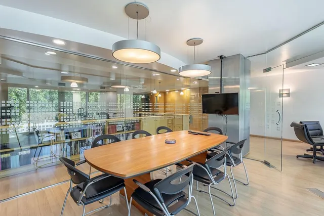 EXCLUSIVO INMUEBLE EN PLAZA DE CARRETAS, JUNTO AL EMBLEMÁTICO PASEO DEL SALÓN — 5