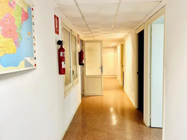 ENTRESUELO COMERCIAL EN REINA VICTORIA — 4