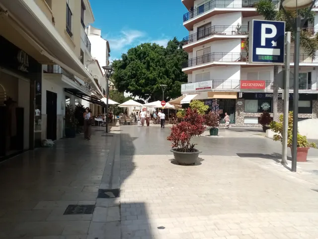 LOCAL COMERCIAL EN EL CORAZÓN DE ESTEPONA — A 100 M DE LA PLAZA CENTRAL — 26