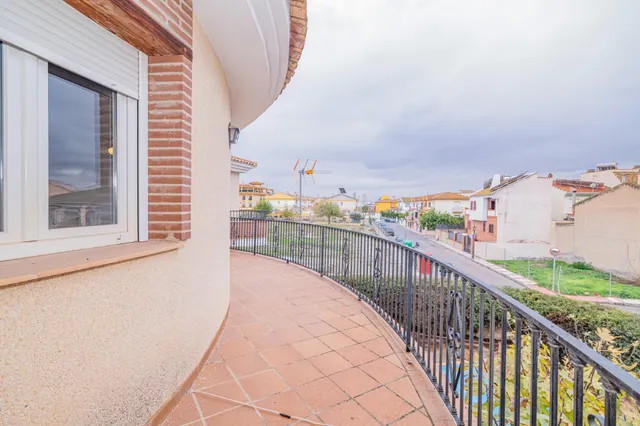 Chalet en venta en la mejor zona de ATARFE — 36