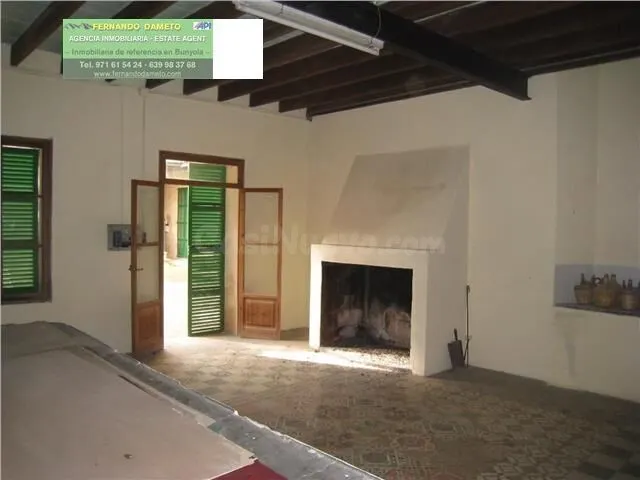 Edificio singular en venta en el centro de Sineu - foto 2