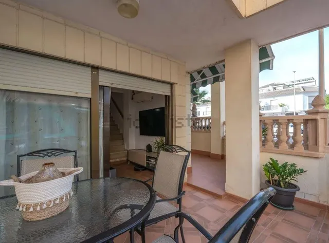 Duplex reformado junto al paseo marítimo y el parque Reina Sofía. — 9