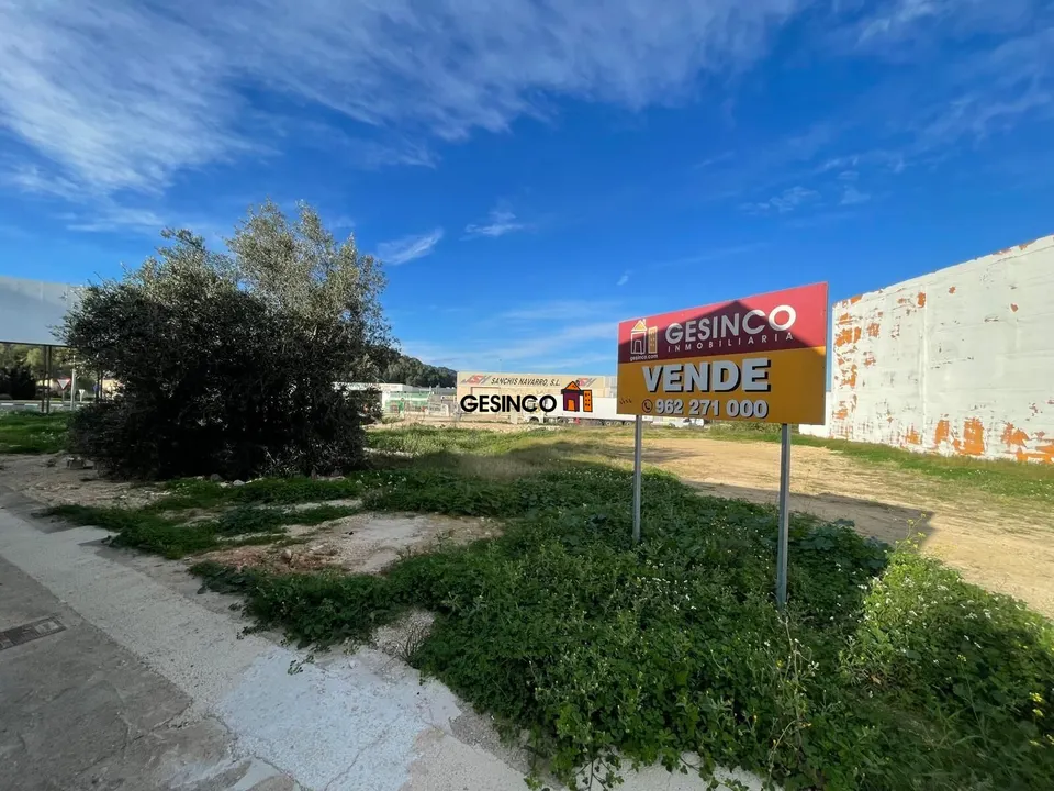 PARCELA DE SUELO INDUSTRIAL EN GENOVÉS
