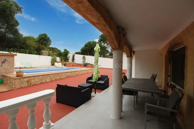 Amplia y preciosa casa con 2 piscinas, 2 viviendas lista par - foto 3
