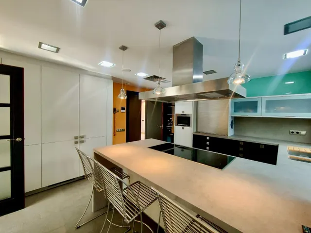 Exclusiva villa de lujo en Ciutat Diagonal, Esplugues de Llobregat, con vistas panorámicas a Barcelona y al mar — 27