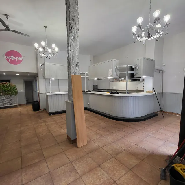 SE VENDE BAR EN LA CASILLA — 21