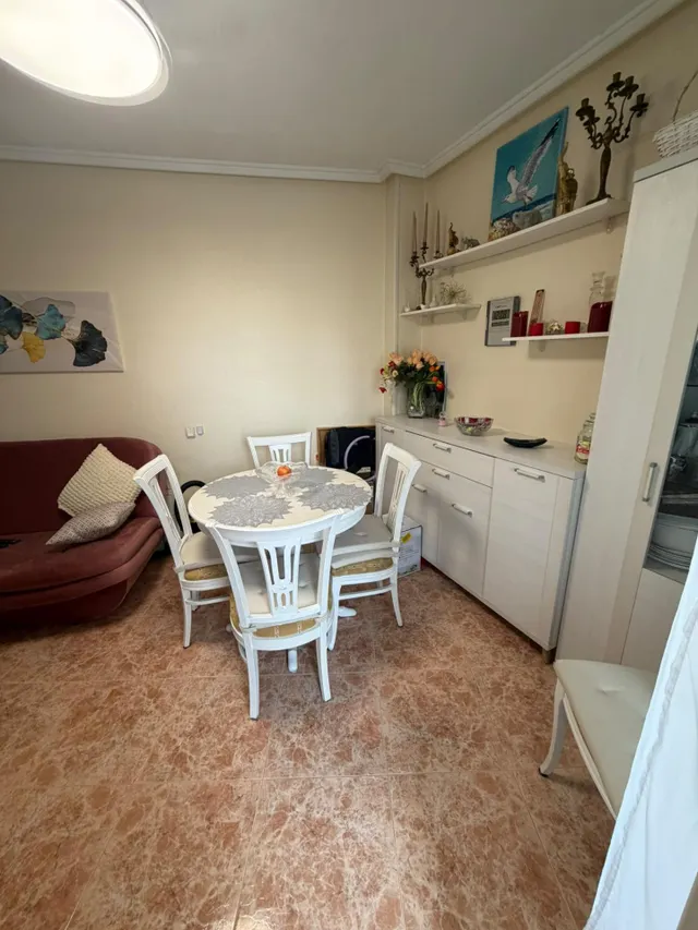 Apartamento con piscina compartida, Alicante, Torrevieja, Playa del Cura. 1 habitación | 54 m2 | A 900 metros del mar — 11