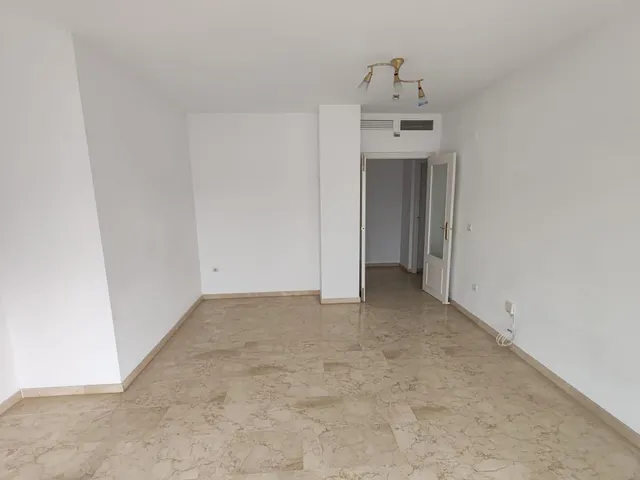 Piso sin amueblar y con garaje opcional — 18