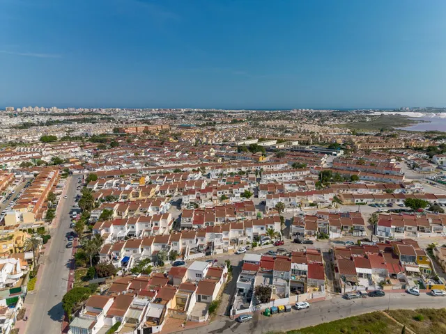 CASA EN VENTA EN TORREVIEJA CON JARDIN PRIVADO Y ORIENTACION SUR — 21