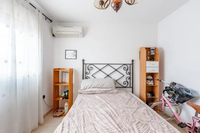 Ático Exclusivo en Roquetas de Mar con Amplia Terraza y Piscina Comunitaria — 30