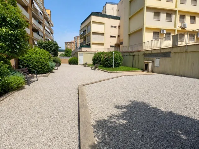 Amplia vivienda seminueva con dos terrazas, zona comunitaria y dos plazas de parking opcionales en la zona de Sagrada Família de Manresa — 21