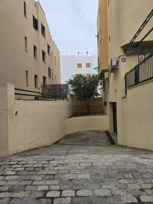 PLAZA DE GARAJE EN LA ZONA DE LAS PILETAS — 2