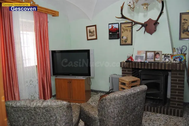 VIVIENDA CON PATIO, GARAJE Y AMPLIAS POSIBILIDADES - foto 5