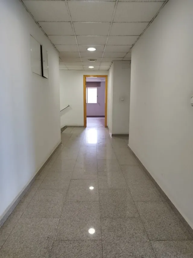 ENTRESUELO PARA OFICINAS JUNTO CENTRO COMERCIAL VEGA PLAZA — 2